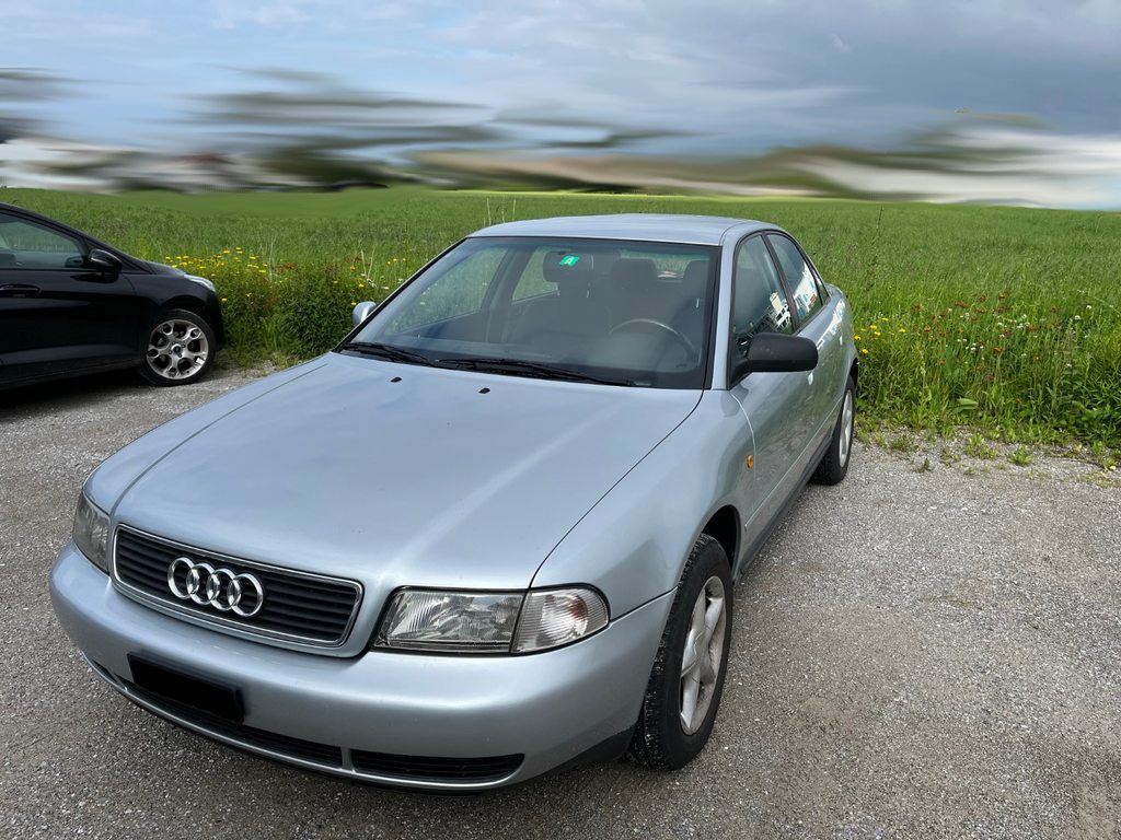 AUDI A4 2.4 V6 Advance gebraucht für CHF 4'500,