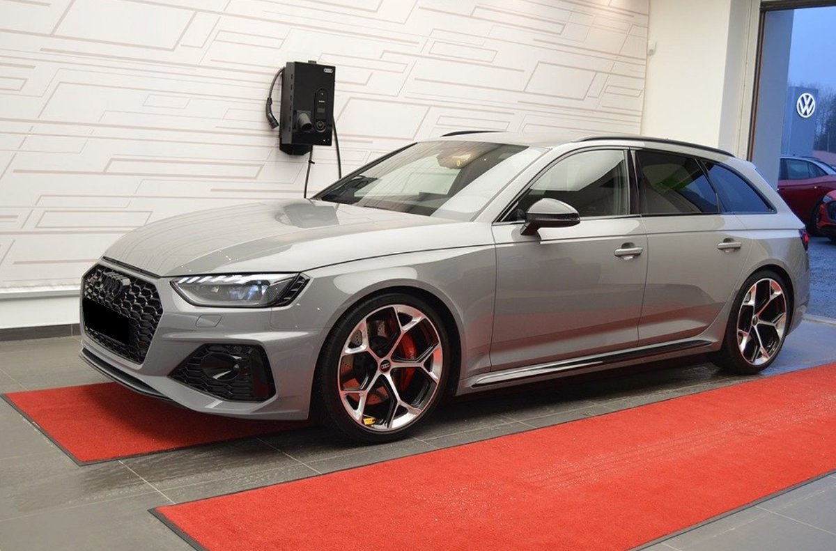 AUDI RS4 Competion Plus Avant quat neu für CHF 109'000,