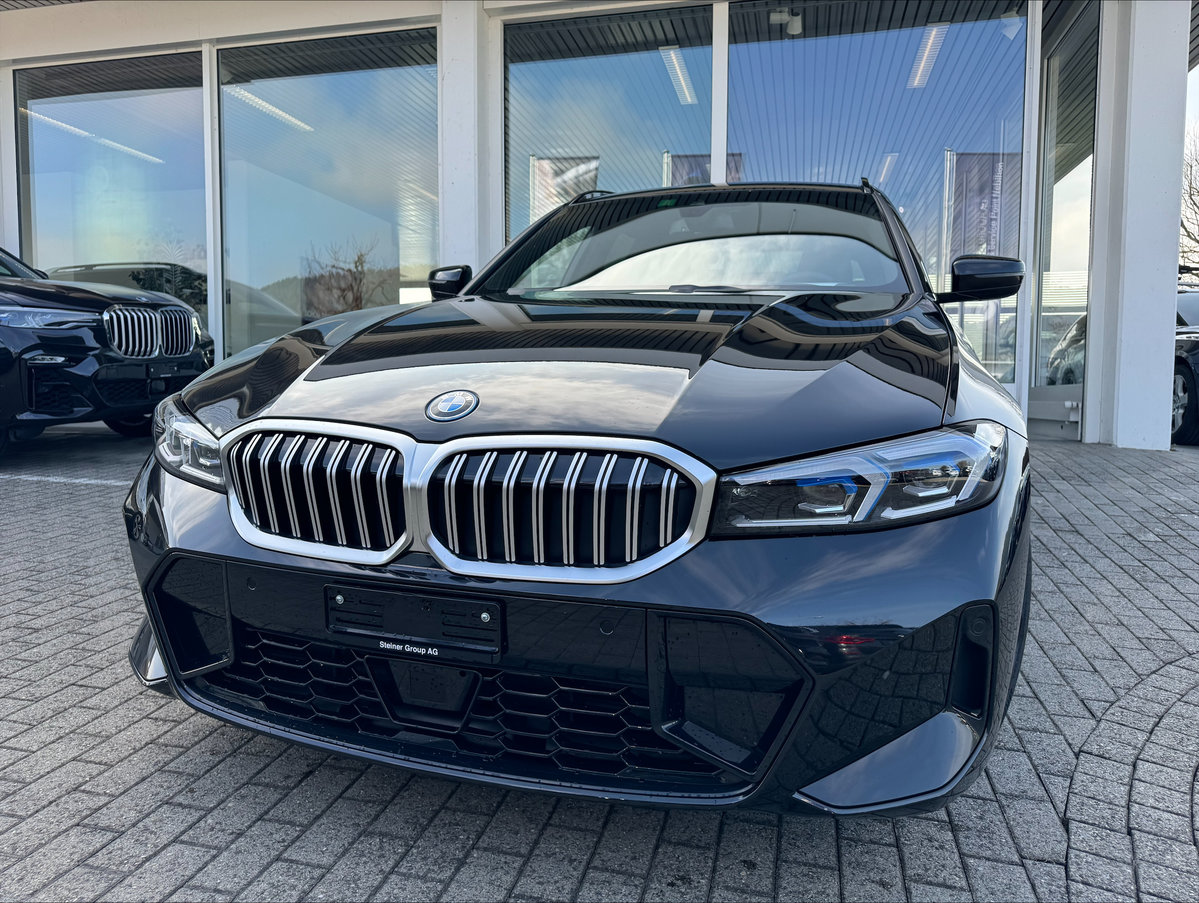 BMW 330e x DriveTouring Steptronic gebraucht für CHF 48'900,