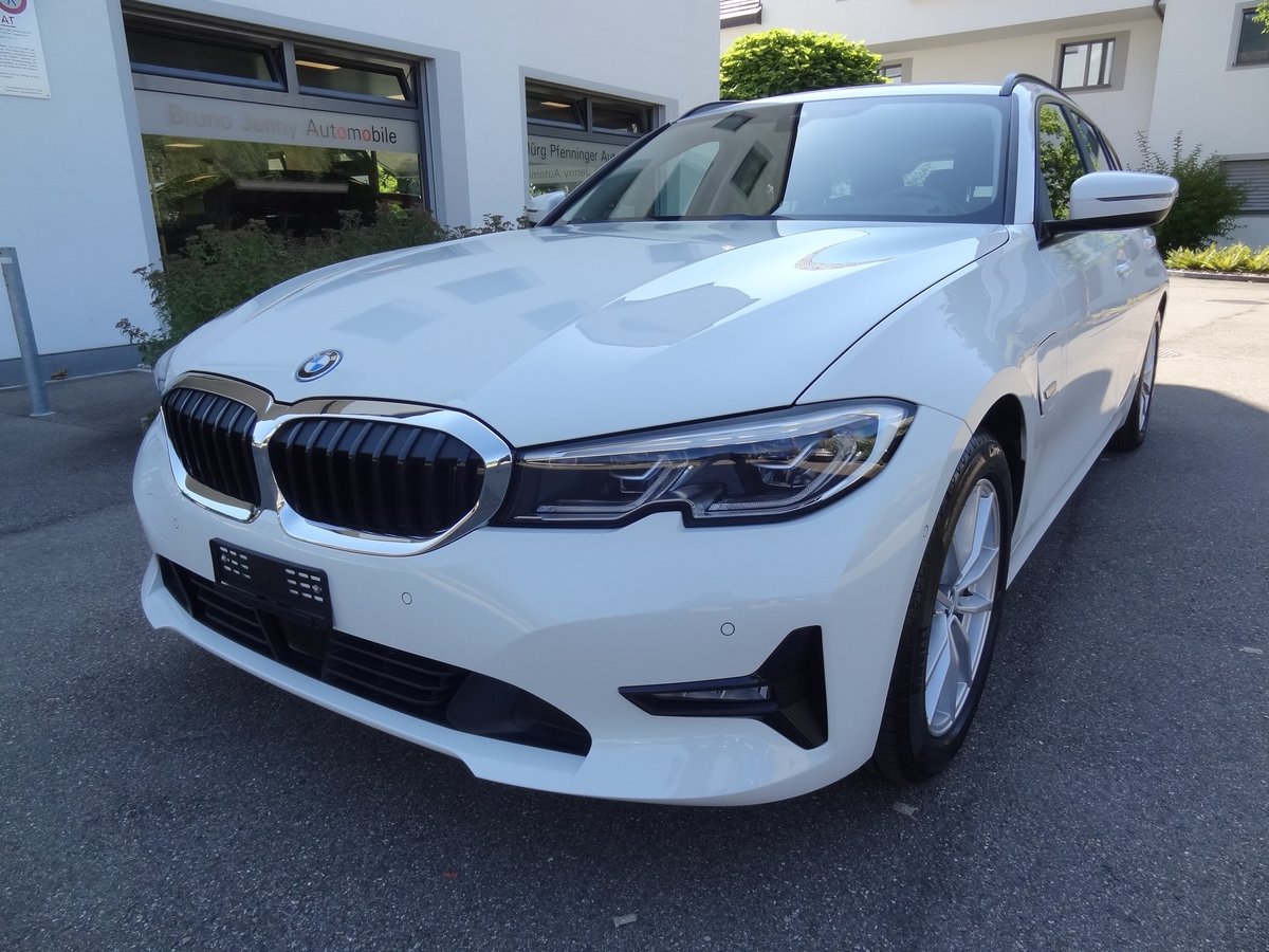 BMW 330e x DriveTouring Steptronic gebraucht für CHF 35'700,