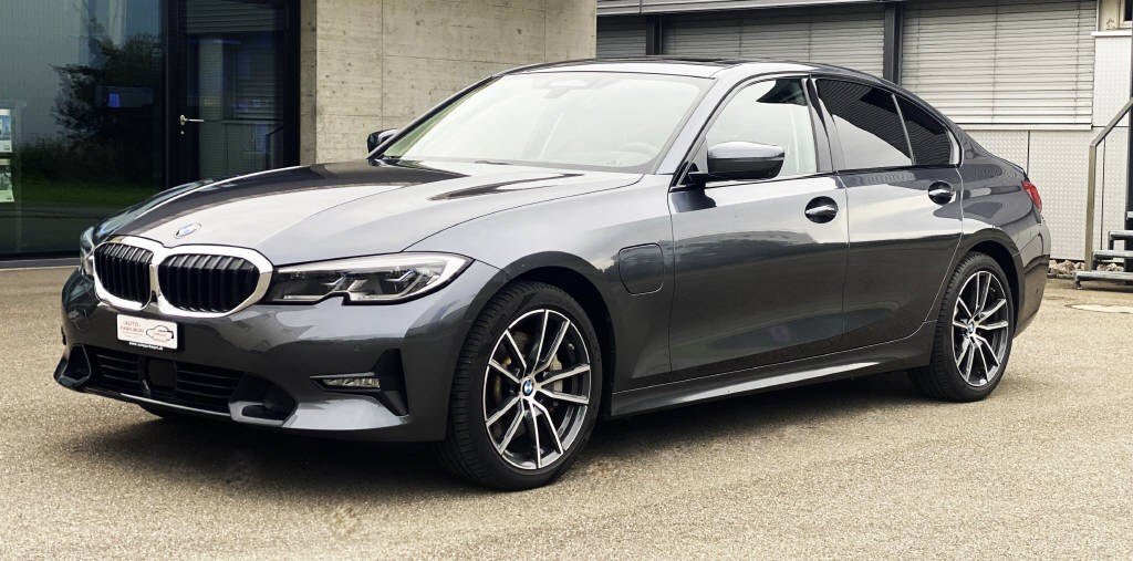 BMW 330e SAG gebraucht für CHF 29'900,