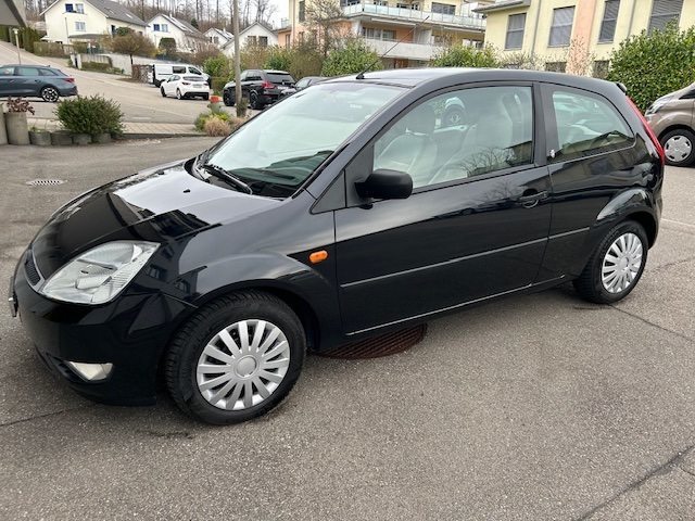 FORD Fiesta 1.4 16V Ghia gebraucht für CHF 3'800,