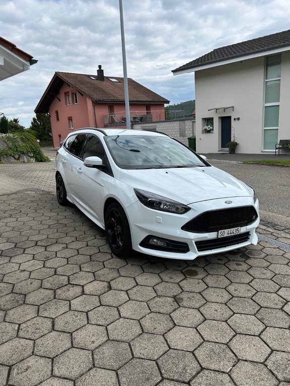 FORD Focus Station Wagon 2.0i EcoB gebraucht für CHF 17'499,