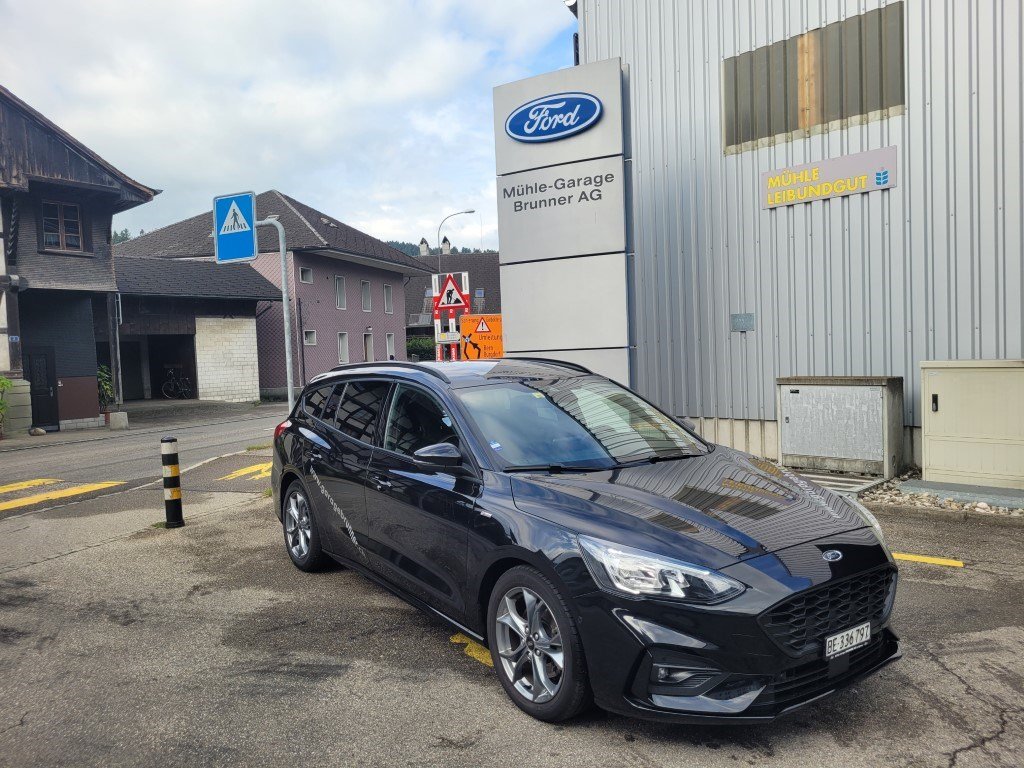 FORD Focus Station Wagon 1.0i EcoB gebraucht für CHF 18'800,