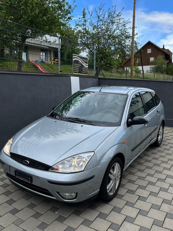 FORD Focus 1.6i 16V Carving gebraucht für CHF 5'500,