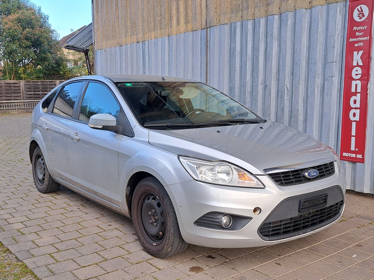 FORD Focus 1.6i Ambiente gebraucht für CHF 1'900,