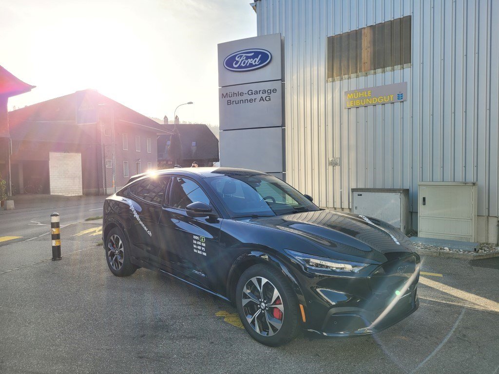 FORD Mustang Mach