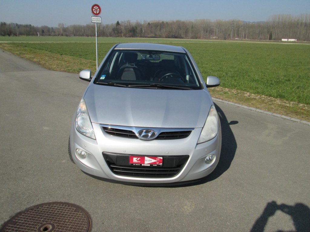 HYUNDAI i20 1.6 Premium gebraucht für CHF 3'500,