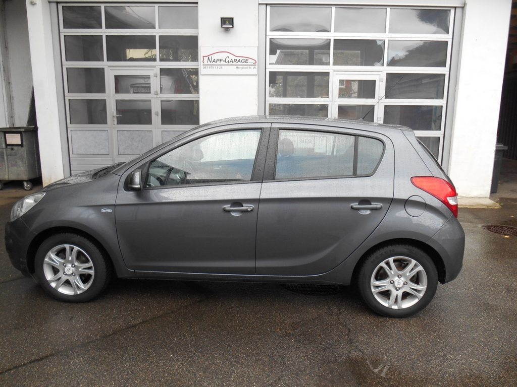 HYUNDAI i20 1.4i Automat gebraucht für CHF 4'900,