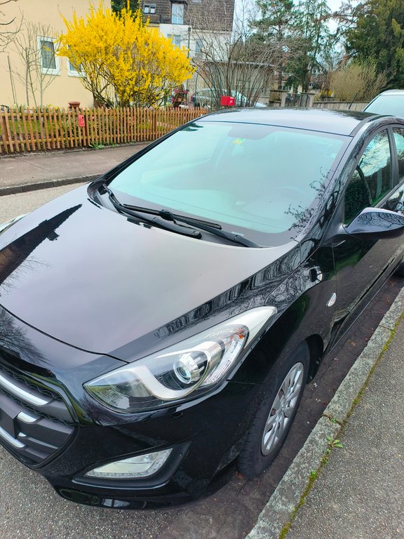 HYUNDAI i30 1.6 GDi Amplia gebraucht für CHF 8'500,