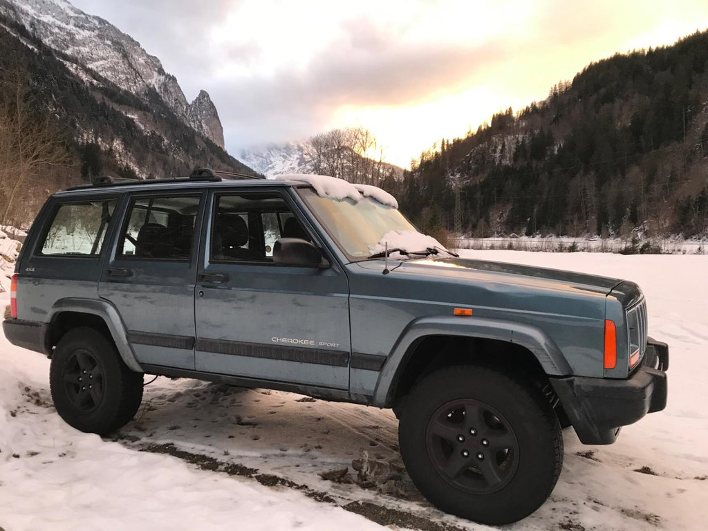 JEEP Cherokee 2.5 TD gebraucht für CHF 10'700,