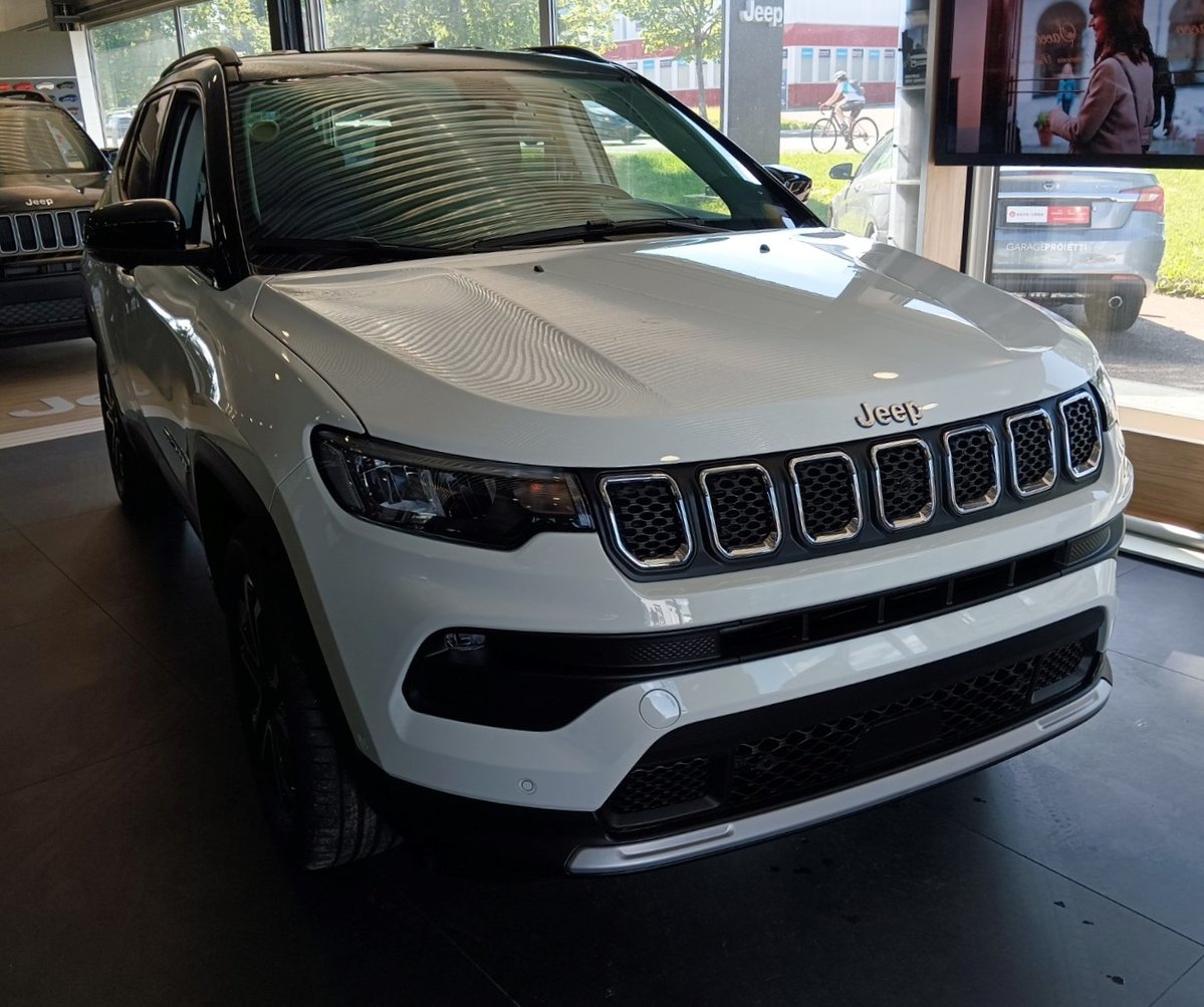 JEEP COMPASS 4xe 1.3 240cv Swiss L vorführwagen für CHF 49'990,