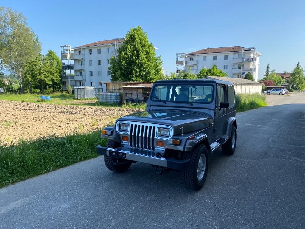 JEEP Wrangler 2.5 Laredo gebraucht für CHF 9'900,