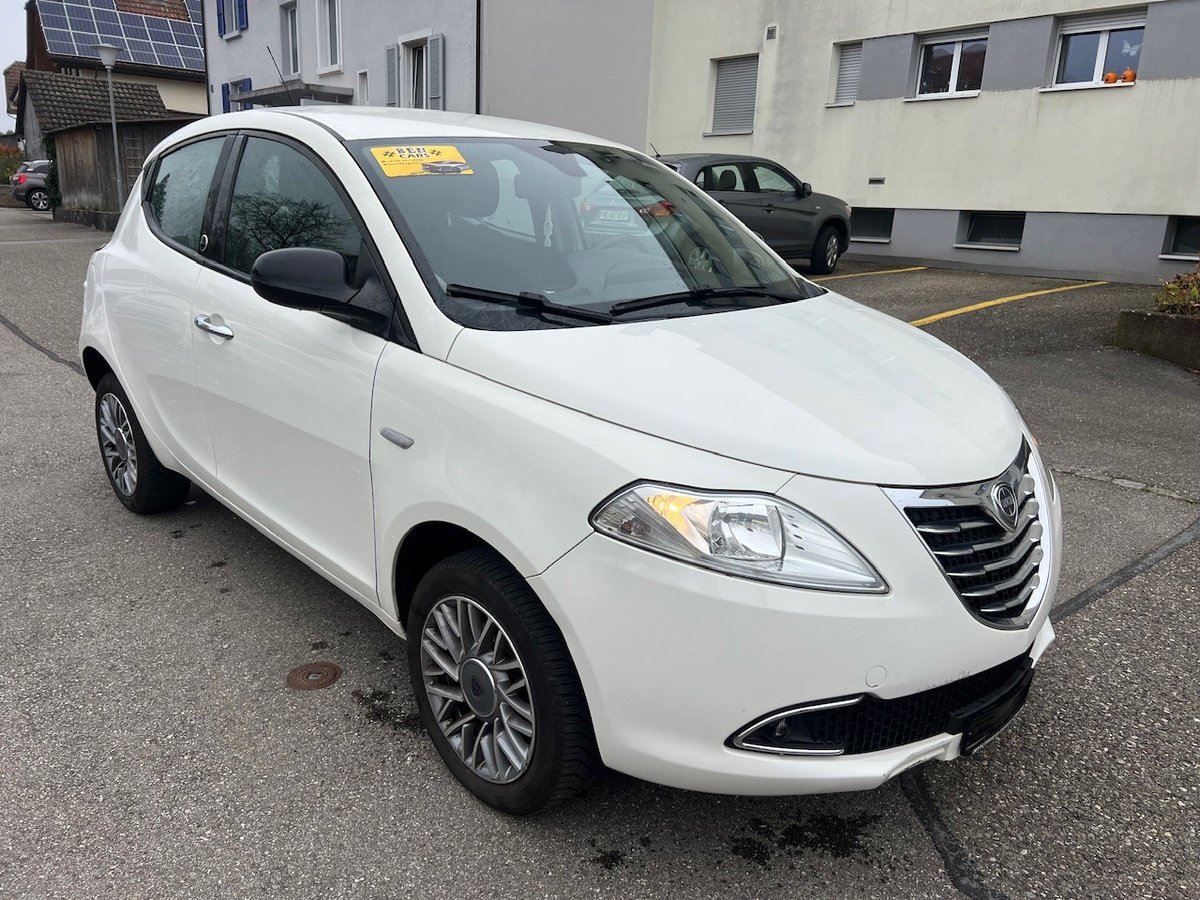 LANCIA Ypsilon 0.9 TwinAir CNG Gol gebraucht für CHF 3'000,