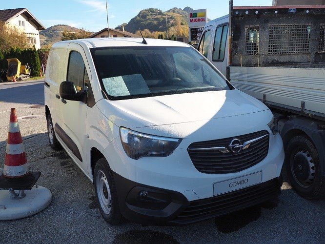 OPEL COMBO cargo 2.0 t 1.2 Enjoy S vorführwagen für CHF 27'870,