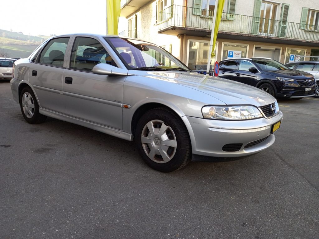 OPEL Vectra 1.8i 16V Avantage gebraucht für CHF 3'900,