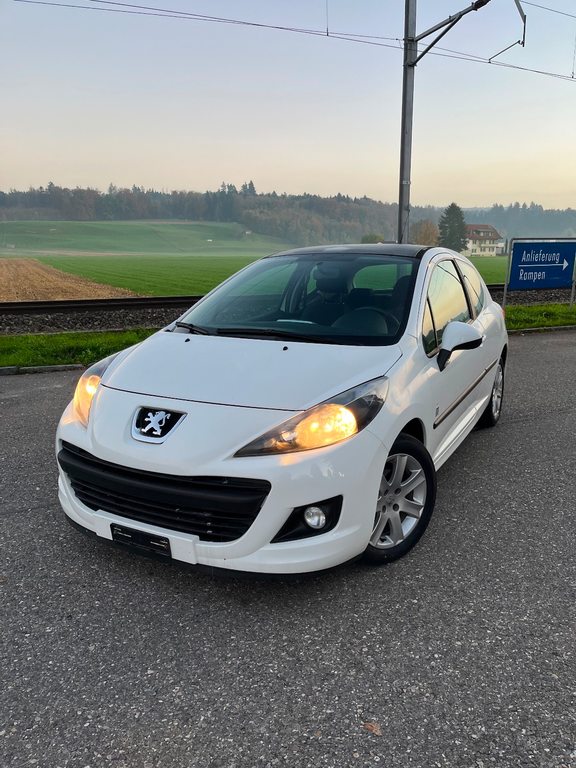 PEUGEOT 207 1.4 Swiss Edition TR gebraucht für CHF 4'200,