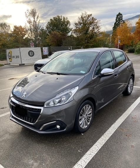 PEUGEOT 208 1.2 PureTech Allure S/ gebraucht für CHF 11'999,