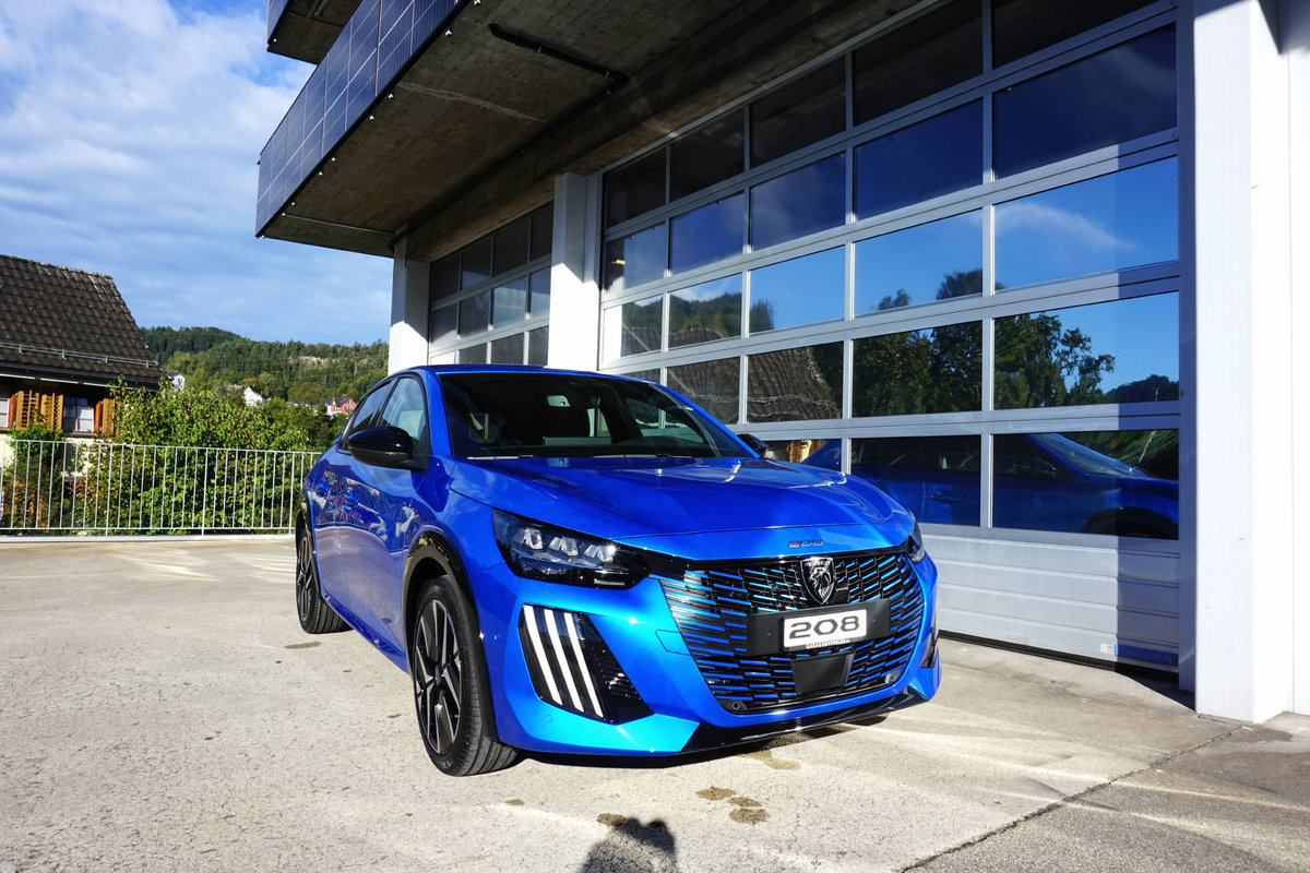 PEUGEOT 208 1.2 Hybrid GT vorführwagen für CHF 28'550,