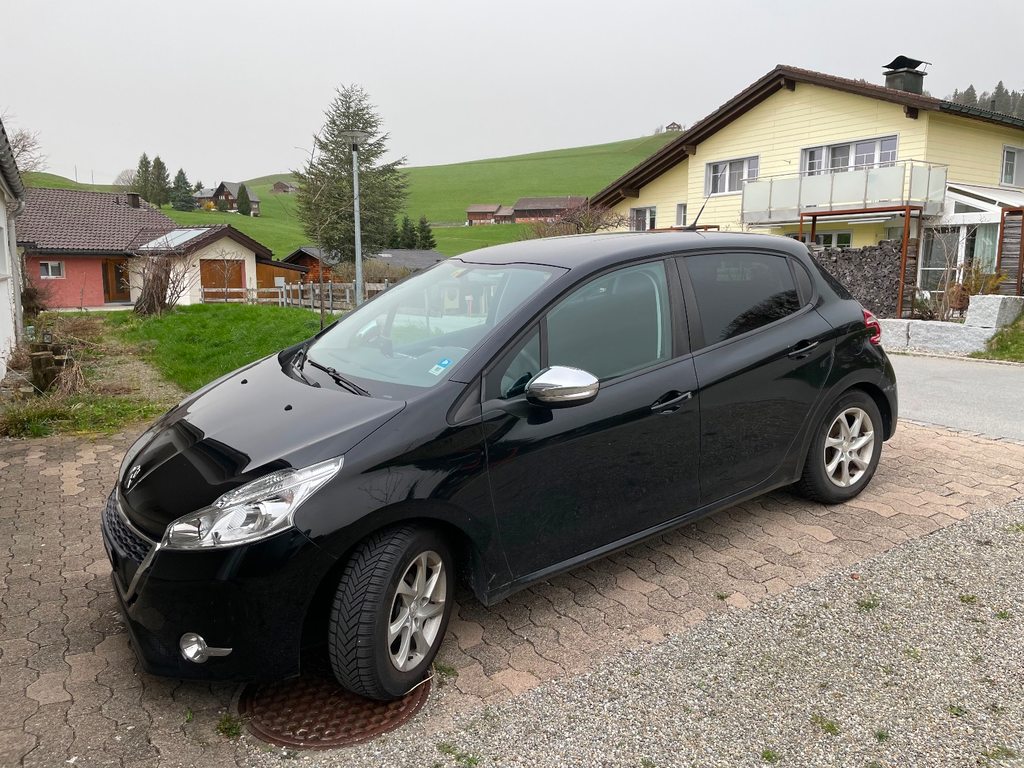 PEUGEOT 208 1.2 PureTech Style gebraucht für CHF 6'500,