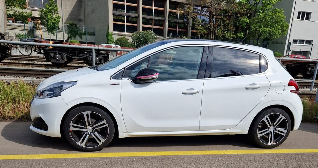 PEUGEOT 208 1.2 PureTech GT Line S gebraucht für CHF 9'500,