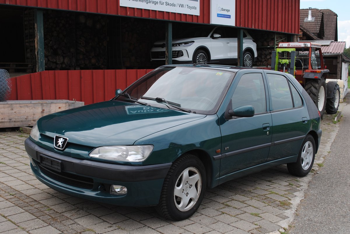 PEUGEOT 306 1.8 XT A gebraucht für CHF 400,