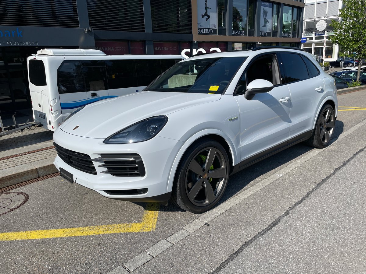 PORSCHE Cayenne E