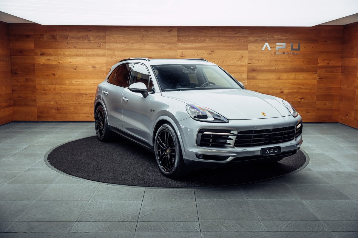 PORSCHE Cayenne E