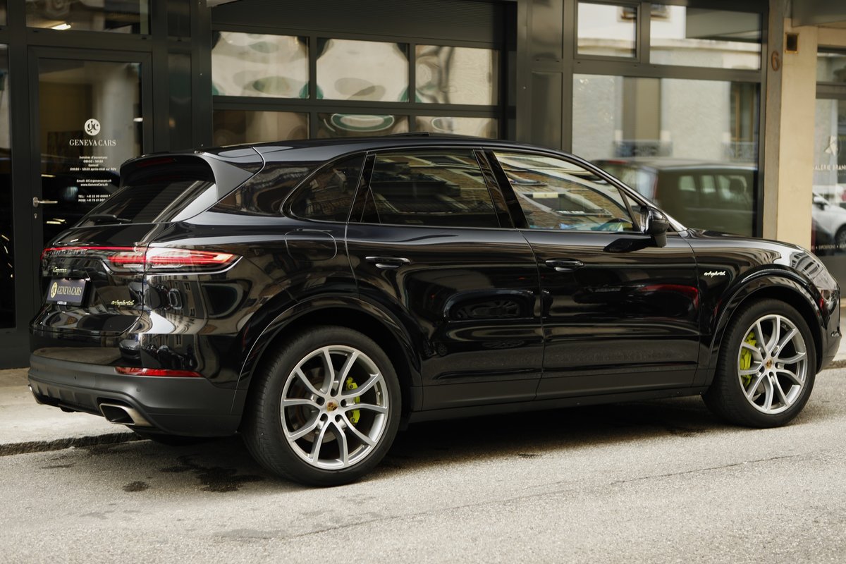 PORSCHE Cayenne E