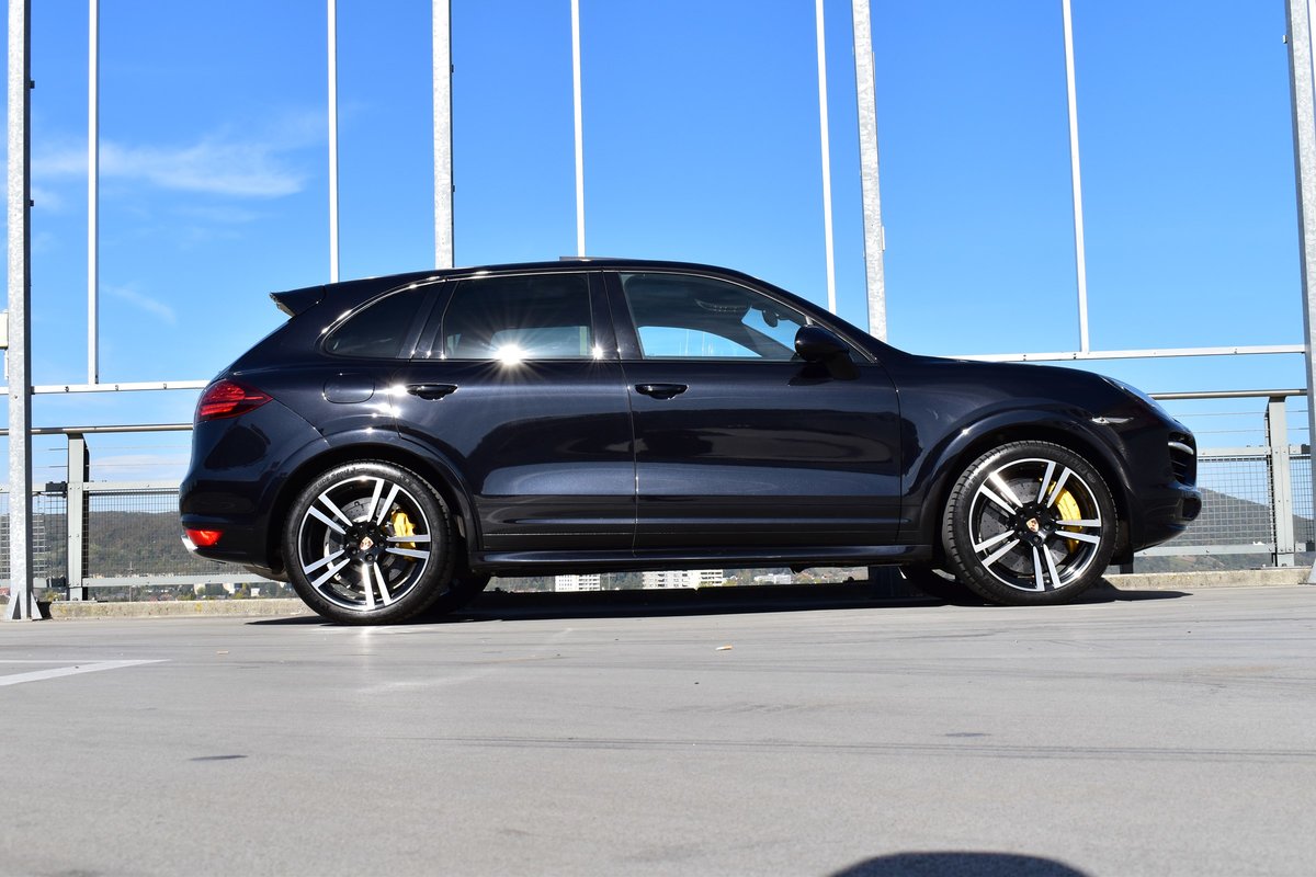 PORSCHE CAYENNE TURBO S BLACK l 55 gebraucht für CHF 59'999,