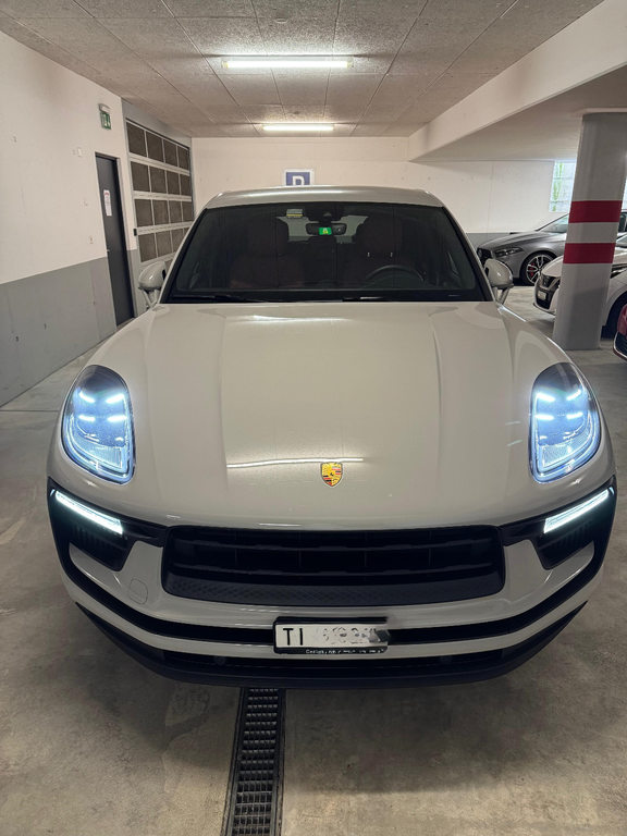 PORSCHE Macan S