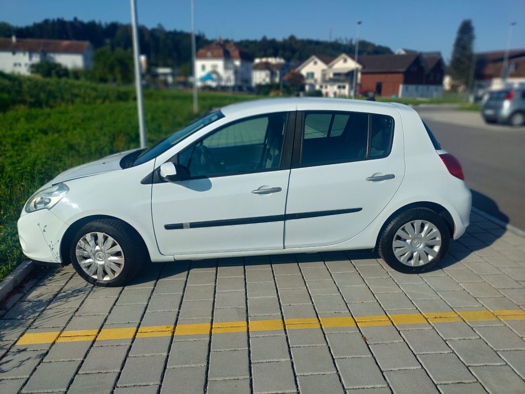 RENAULT Clio 1.2 16V 75 Authentiqu gebraucht für CHF 3'400,