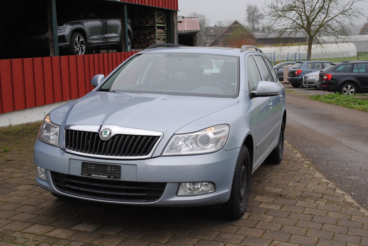 SKODA Octavia Combi 1.4 TSI Elegan gebraucht für CHF 3'500,