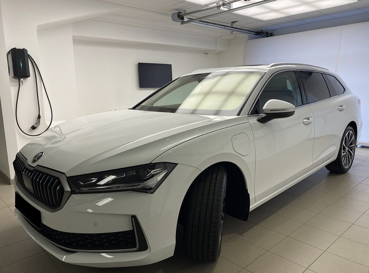 SKODA Superb Combi 1.5 TSI PHEV L& neu für CHF 54'600,