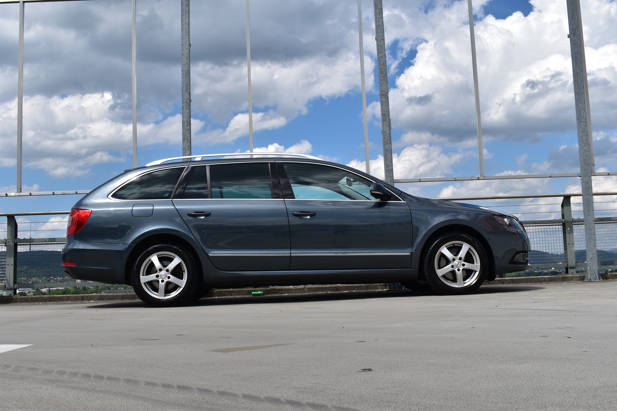 SKODA SUPERB COMBI 1.8 TSI ELEGANC gebraucht für CHF 14'999,