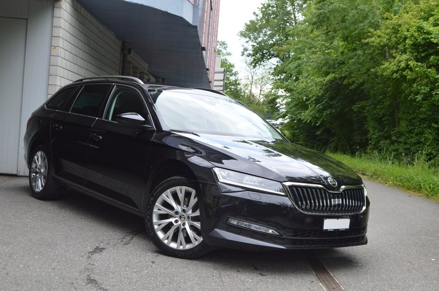 SKODA Superb Combi 2.0 TDi Ambitio gebraucht für CHF 21'700,