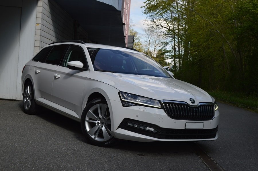 SKODA Superb Combi 2.0 TDi Ambitio gebraucht für CHF 26'800,