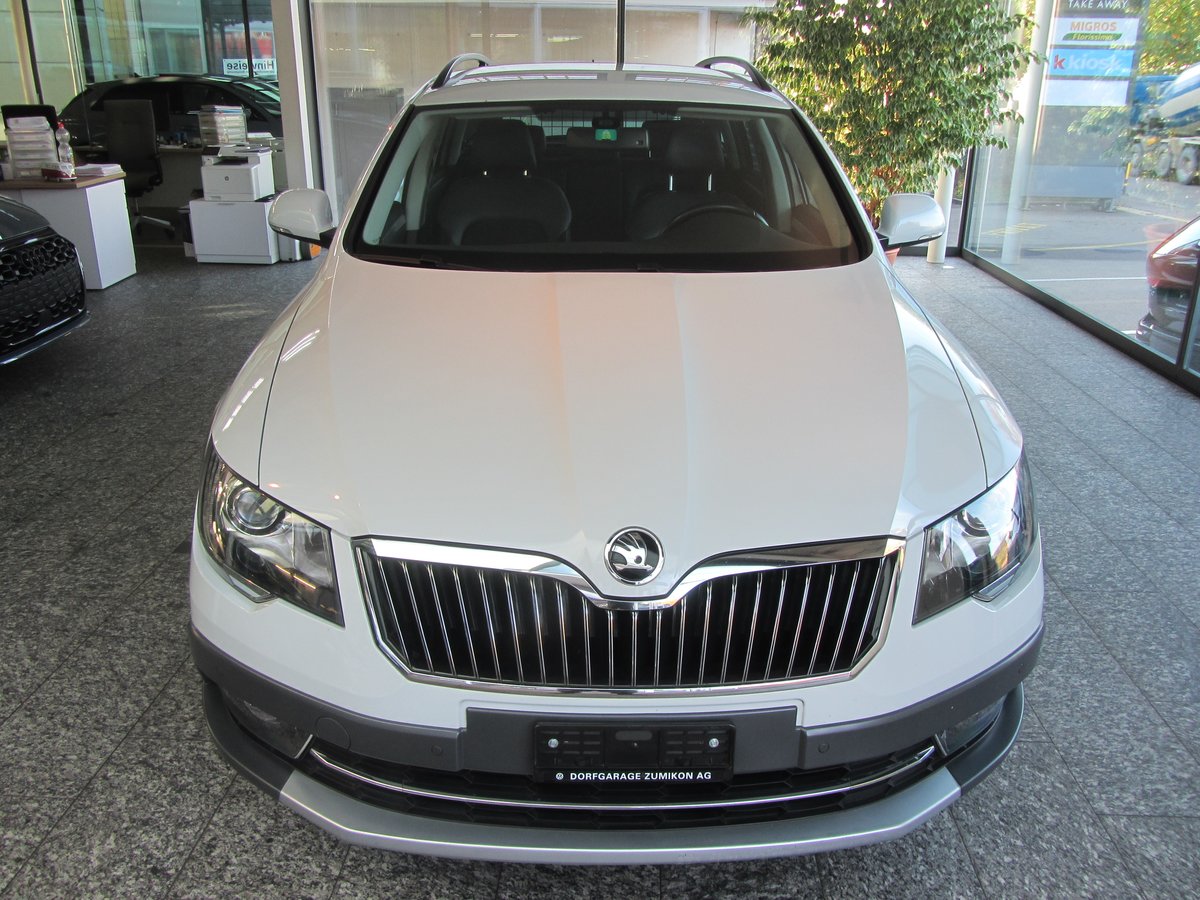 SKODA Superb Combi 2.0 TDi Eleganc gebraucht für CHF 15'900,