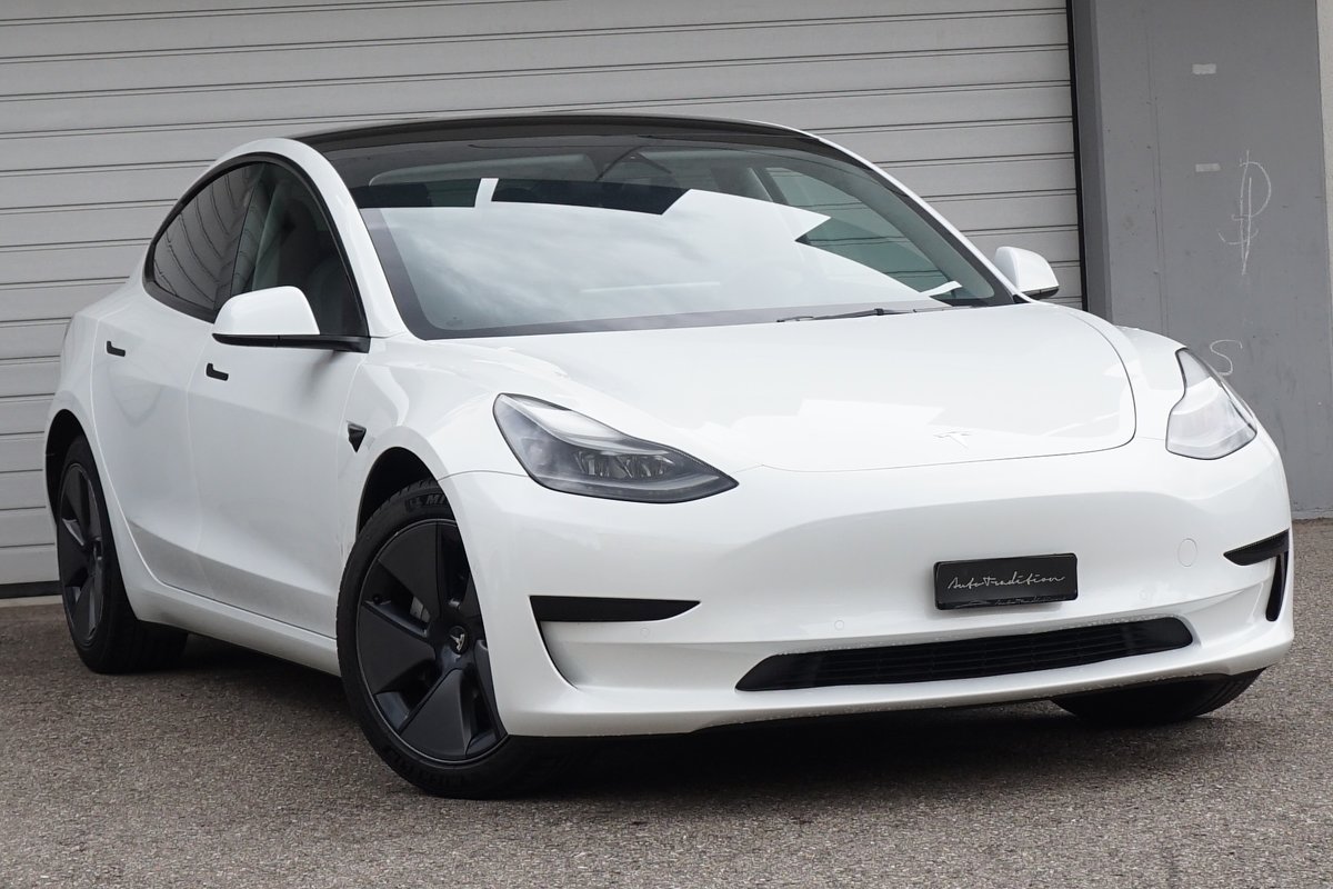 TESLA Model 3