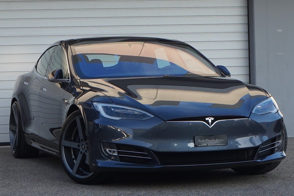 TESLA Model S 75 D