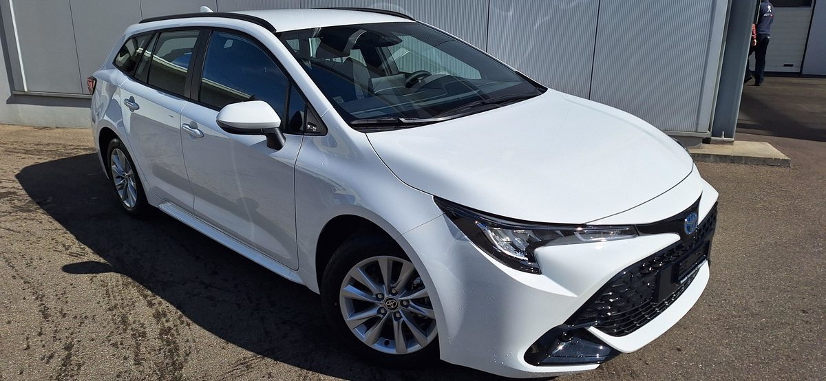 TOYOTA Corolla Touring Sports 1.8 neu für CHF 36'140,