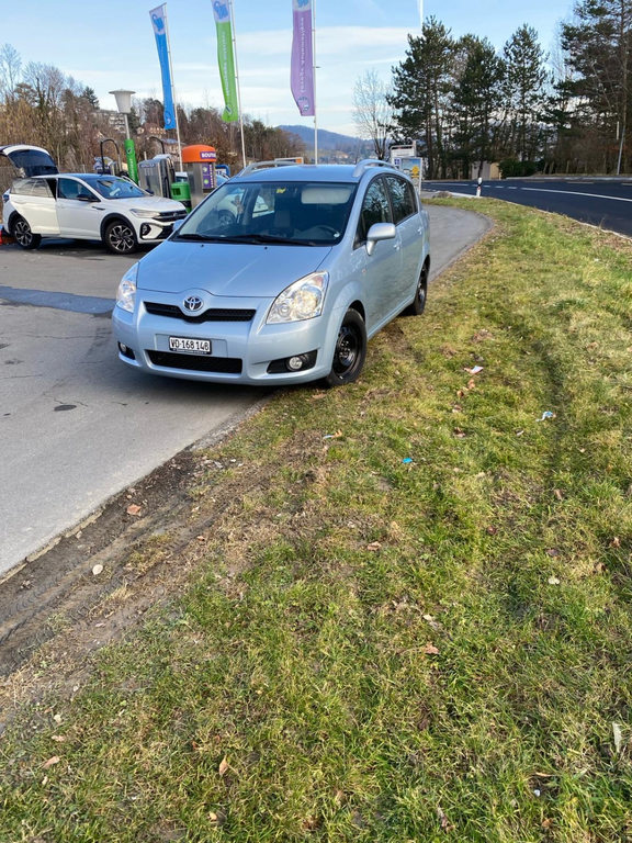 TOYOTA Corolla Verso 2.2 D