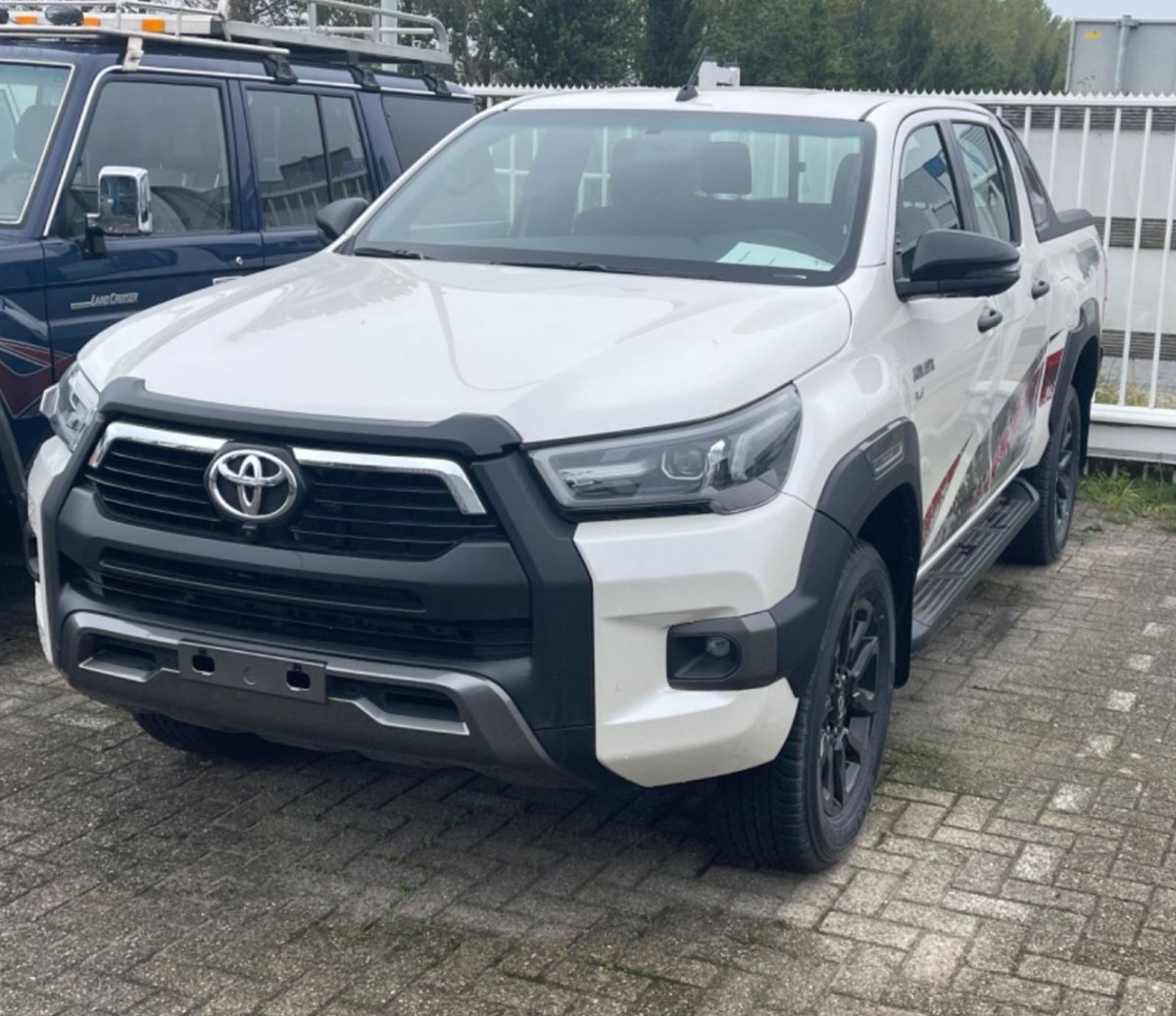 TOYOTA HILUX 4.0L BENZIN DOPPELKAB neu für CHF 68'800,