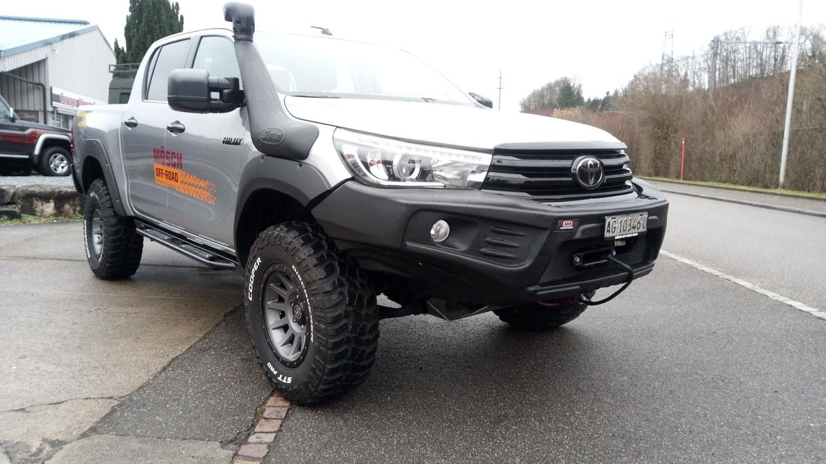 TOYOTA Hilux 2.4D