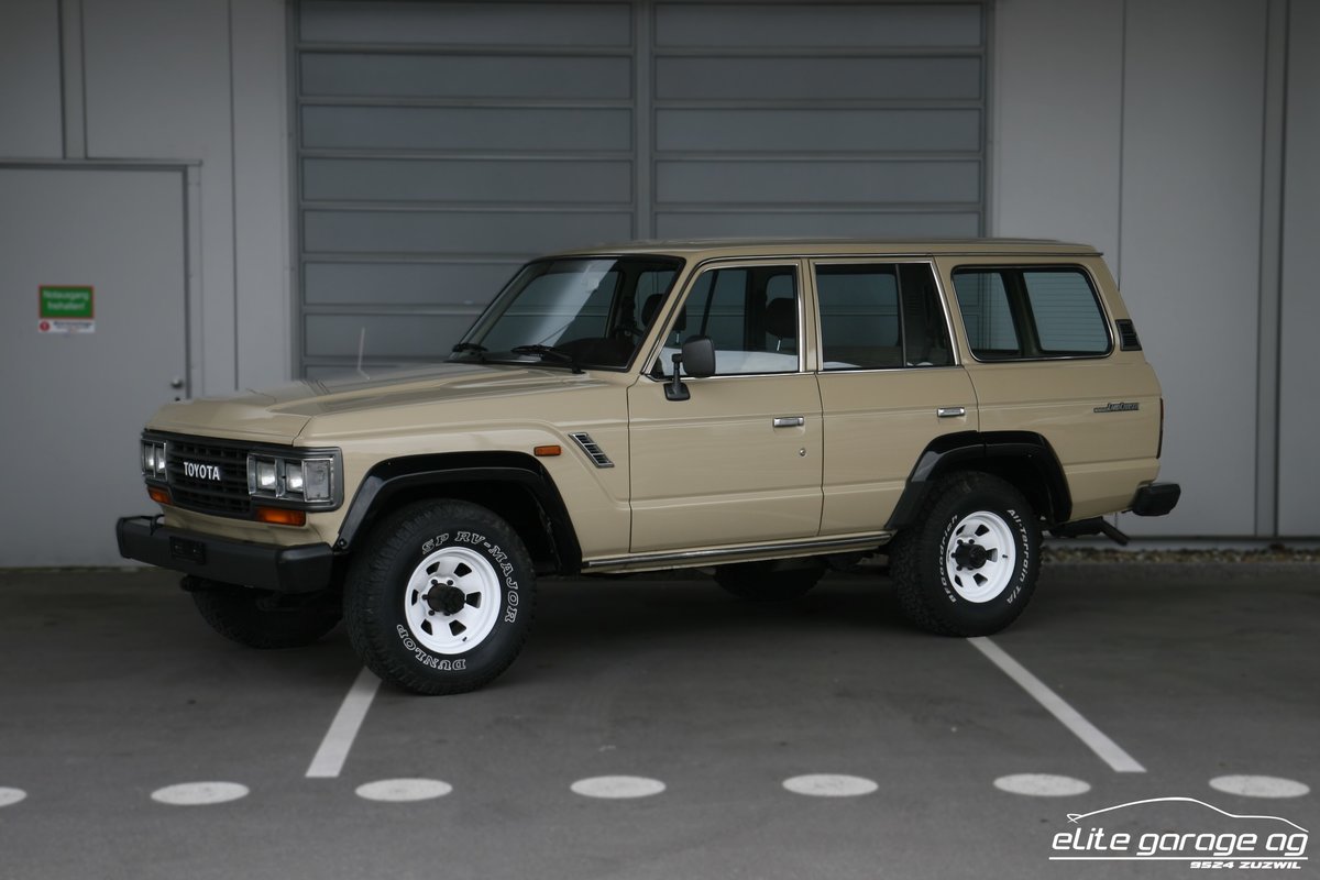 TOYOTA Land Cruiser FJ 62 LG