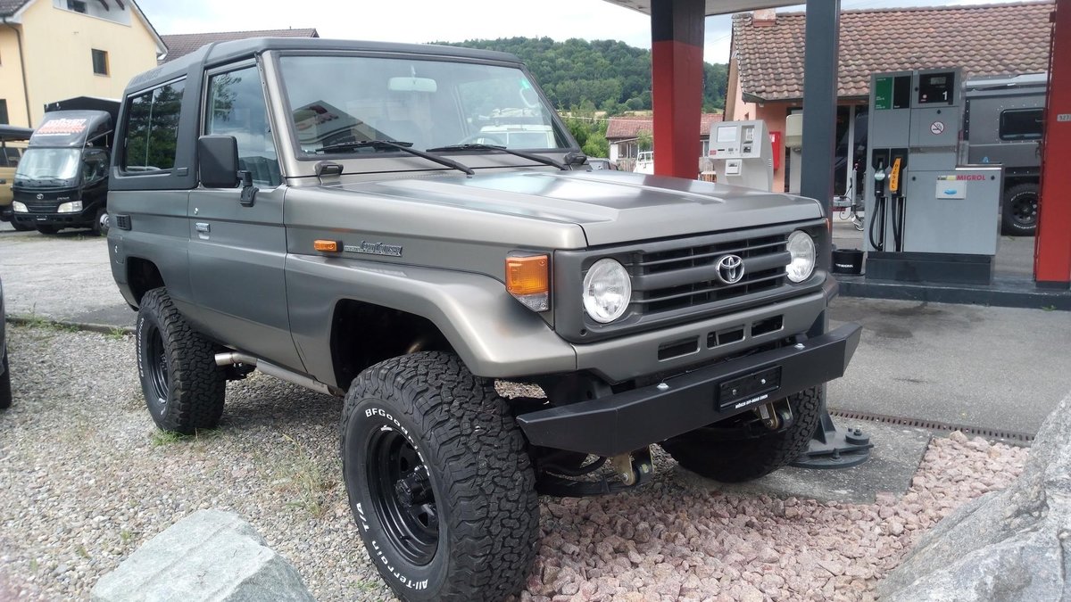 TOYOTA Land Cruiser 400 FRP