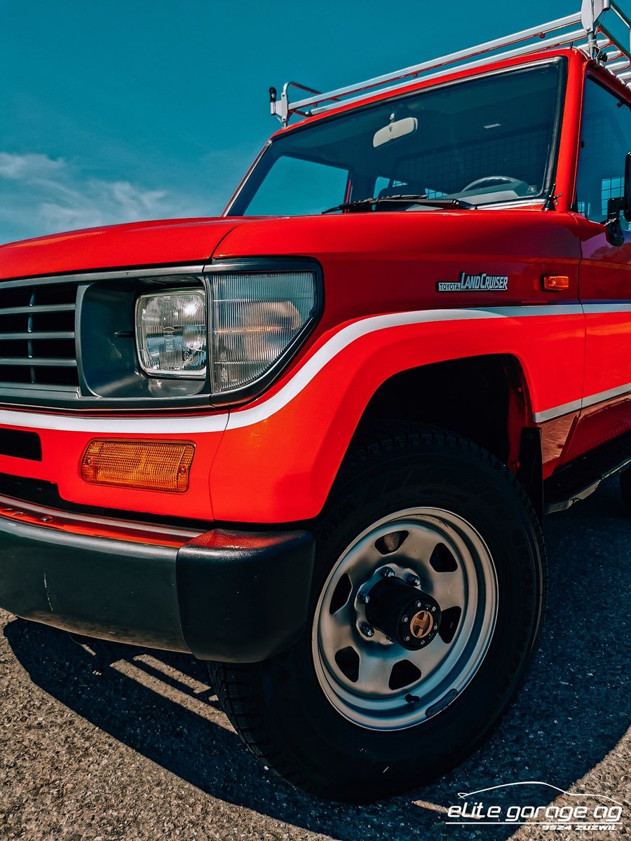 TOYOTA Land Cruiser RJ 70 LV