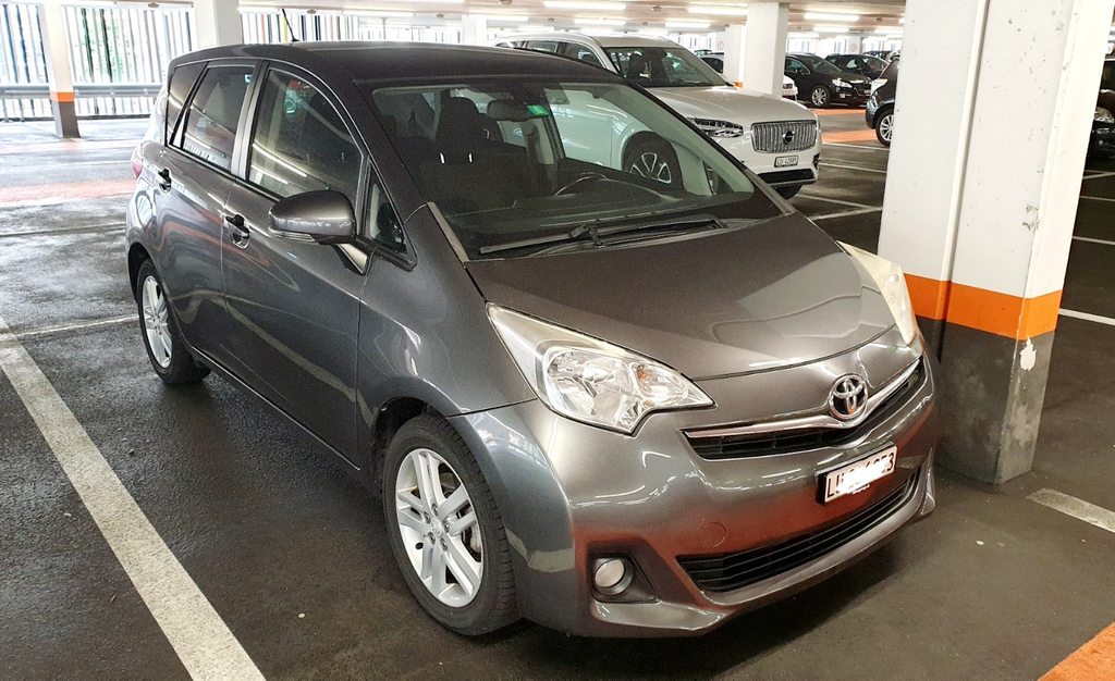 TOYOTA Verso