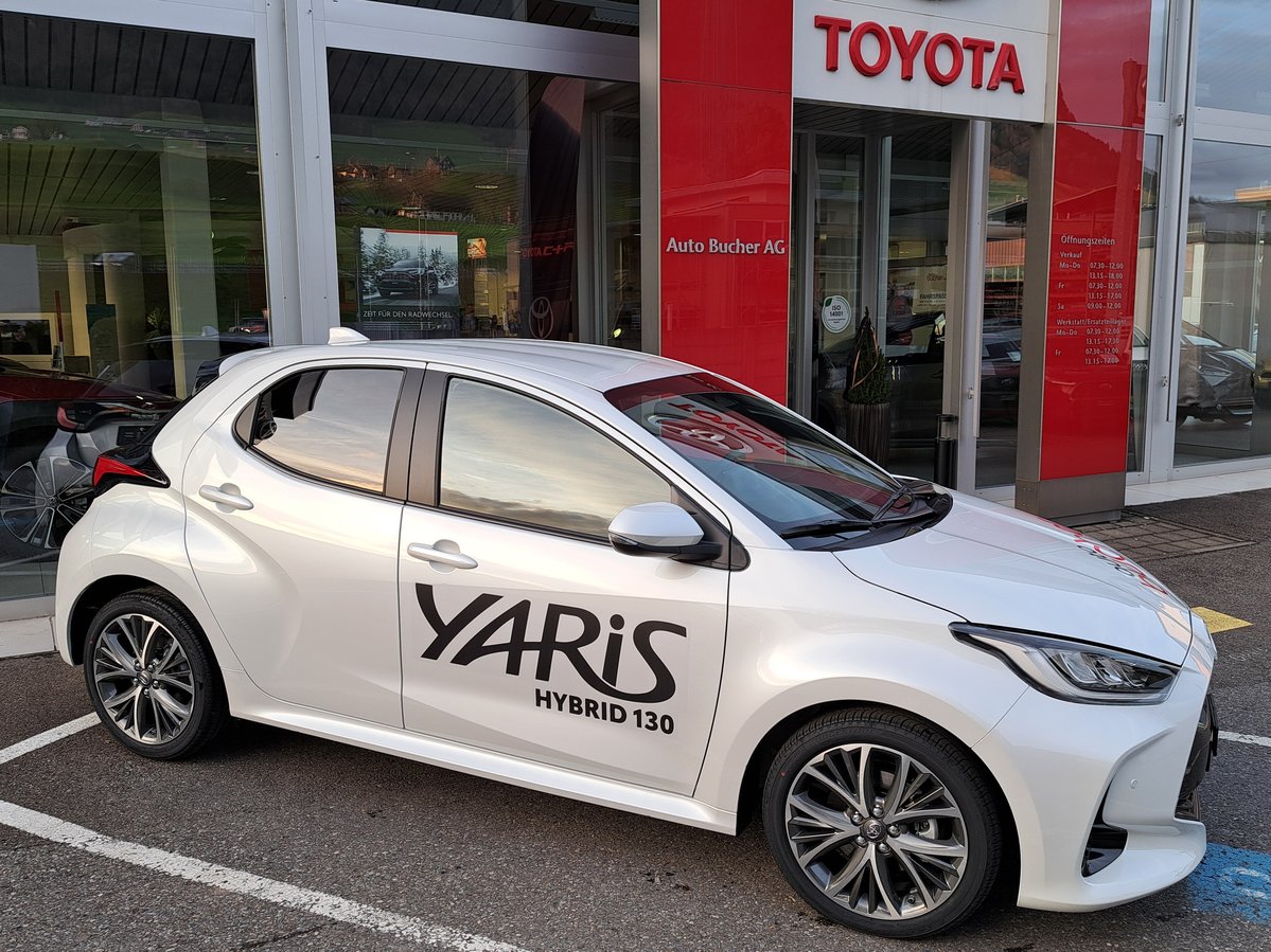 TOYOTA Yaris 1.5 Premium e