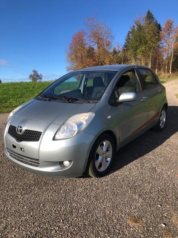 TOYOTA Yaris 1.3 16V Linea Luna MM gebraucht für CHF 5'900,